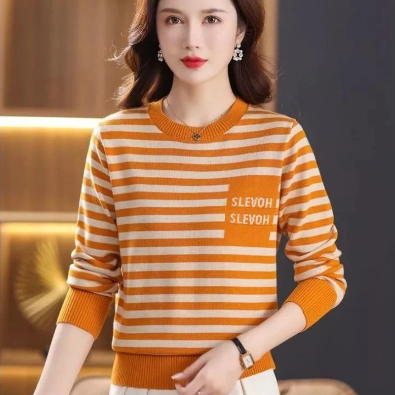 Women'S Fashion Trends Fall 2025 - Свободный женский вязаный свитер с круглым
